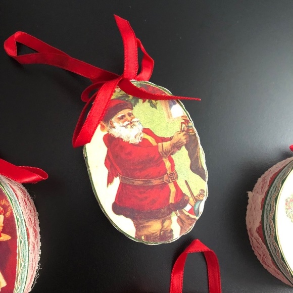 Vintage Christmas red round and oval box Ornaments - Picture 6 of 11